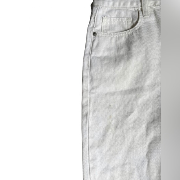 PrettyLittleThing Off White Straight Leg Jeans - Picture 4 of 5